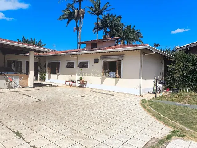 Casa com 570m² 2 quartos e 3 banheiros, à venda, no bairro Jardim Itaperi em Atibaia