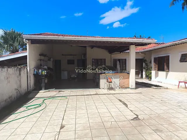 Casa com 570m² 2 quartos e 3 banheiros, à venda, no bairro Jardim Itaperi em Atibaia