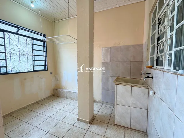 Casa 2 quartos e 1 banheiro, para alugar, no bairro Centro em Apucarana