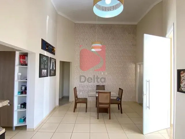 Casa 4 quartos e 3 banheiros, para alugar, no bairro Vila Santa Terezinha em Pirassununga