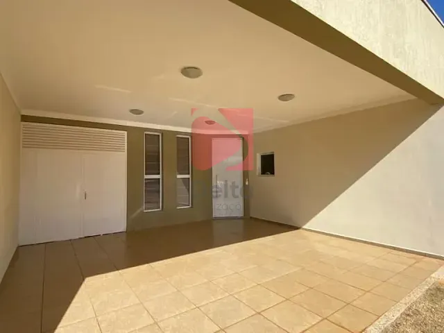 Casa 4 quartos e 3 banheiros, para alugar, no bairro Vila Santa Terezinha em Pirassununga