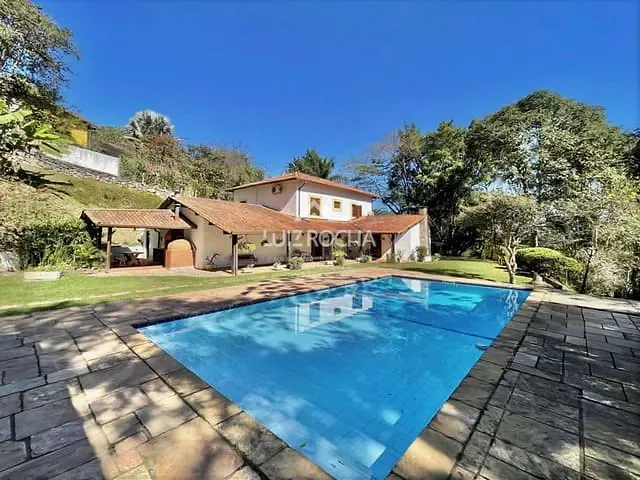 Casa com 3543m² 4 quartos e 6 banheiros, à venda, no bairro Moinho Velho em Embu das Artes
