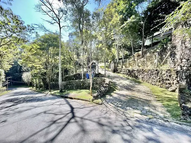 Casa com 3543m² 4 quartos e 6 banheiros, à venda, no bairro Moinho Velho em Embu das Artes