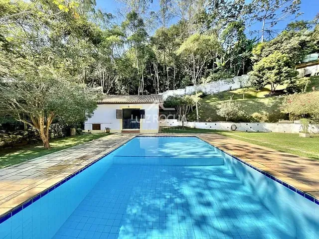 Casa com 3543m² 4 quartos e 6 banheiros, à venda, no bairro Moinho Velho em Embu das Artes
