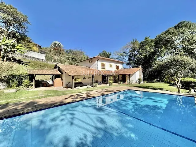 Casa com 3543m² 4 quartos e 6 banheiros, à venda, no bairro Moinho Velho em Embu das Artes