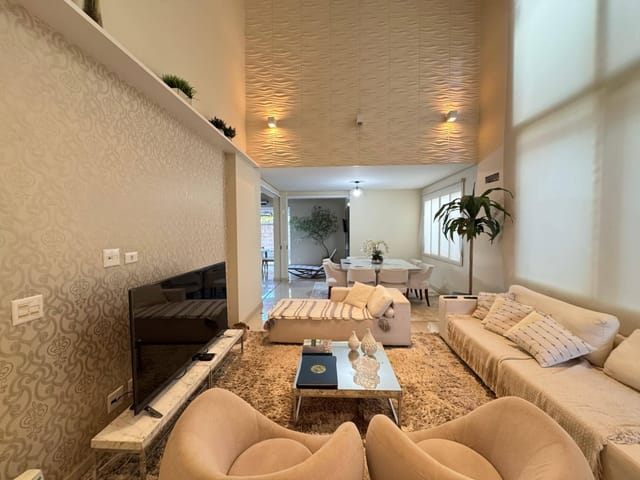 Casa 3 quartos e 5 banheiros, à venda, no bairro Vivendas do Arvoredo em Londrina