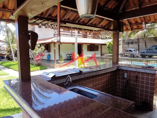 Casa com 900m² 6 quartos e 4 banheiros, à venda, no bairro Laranjal em São Gonçalo