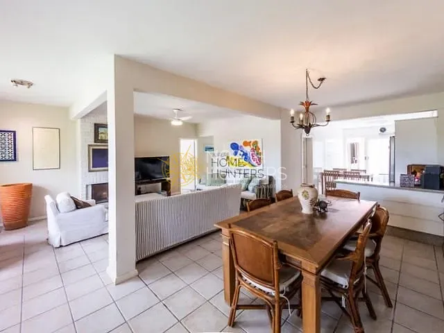 Casa com 300m² 4 quartos e 3 banheiros, para alugar, no bairro Jurerê Internacional em Florianópolis