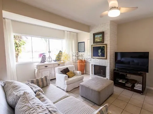 Casa com 300m² 4 quartos e 3 banheiros, para alugar, no bairro Jurerê Internacional em Florianópolis