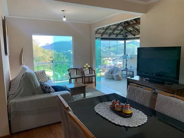 Casa 3 quartos e 4 banheiros, à venda, no bairro Valparaíso em Petrópolis