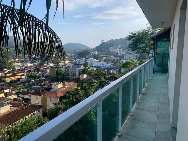Casa 3 quartos e 4 banheiros, à venda, no bairro Valparaíso em Petrópolis