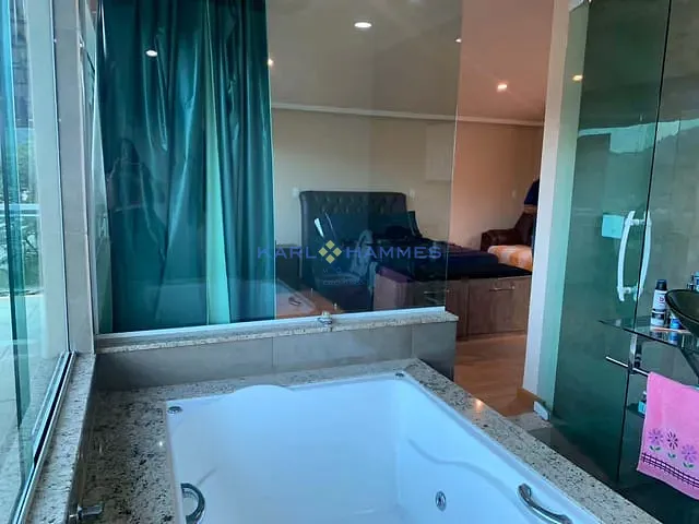 Casa 3 quartos e 4 banheiros, à venda, no bairro Valparaíso em Petrópolis