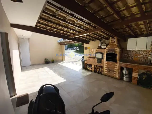 Casa 3 quartos e 4 banheiros, à venda, no bairro Valparaíso em Petrópolis