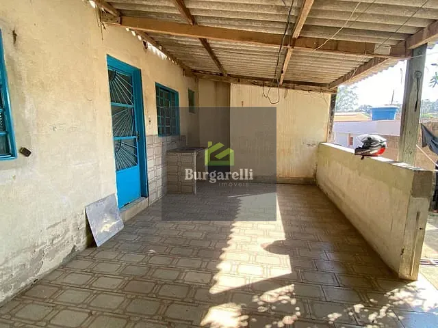 Casa 2 quartos e 2 banheiros, para alugar, no bairro Jardim São Carlos em Lavras