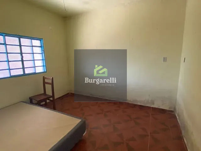 Casa 2 quartos e 2 banheiros, para alugar, no bairro Jardim São Carlos em Lavras