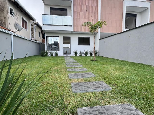 Casa com 196m² 4 quartos e 3 banheiros, à venda, no bairro Ingleses do Rio Vermelho em Florianópolis