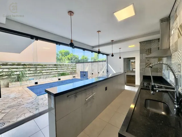 Casa com 325m² 3 quartos e 4 banheiros, à venda, no bairro Operária em Londrina