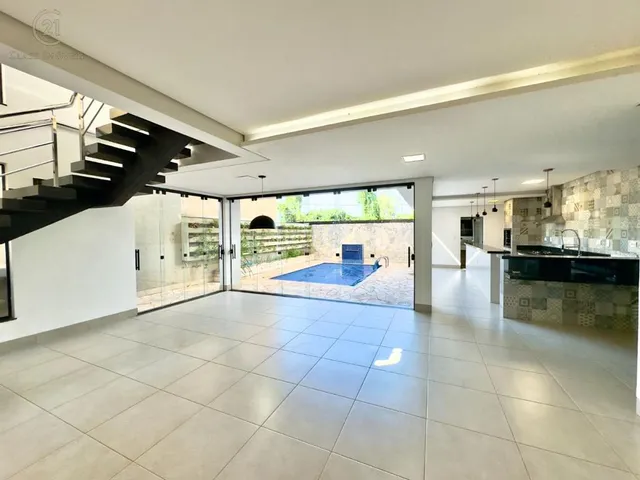 Casa com 325m² 3 quartos e 4 banheiros, à venda, no bairro Operária em Londrina
