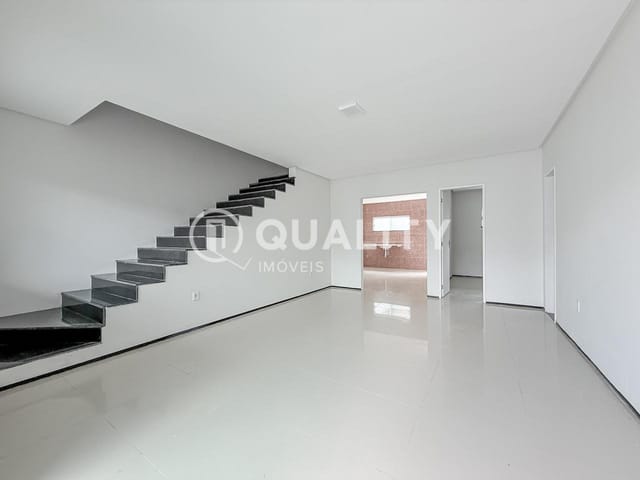Casa com 175m² 4 quartos e 4 banheiros, à venda, no bairro Jardim Cearense em Fortaleza