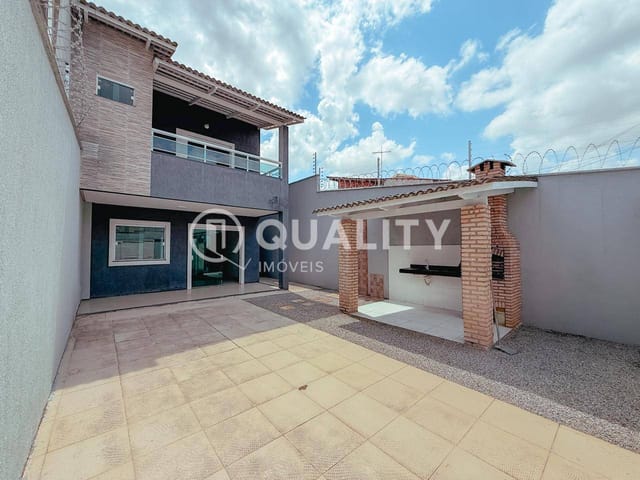 Casa com 175m² 4 quartos e 4 banheiros, à venda, no bairro Jardim Cearense em Fortaleza
