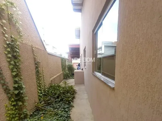 Casa com 300m² 3 quartos e 2 banheiros, à venda, no bairro Loteamento Jardim Nova Europa em Poços de Caldas