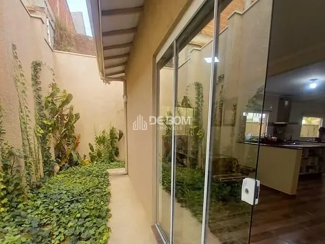 Casa com 300m² 3 quartos e 2 banheiros, à venda, no bairro Loteamento Jardim Nova Europa em Poços de Caldas