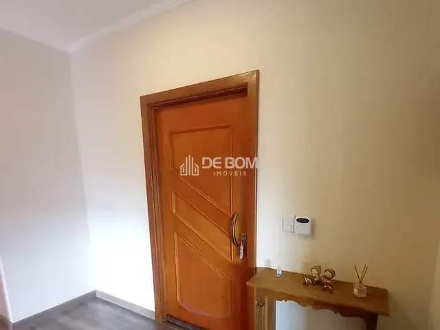 Casa com 300m² 3 quartos e 2 banheiros, à venda, no bairro Loteamento Jardim Nova Europa em Poços de Caldas