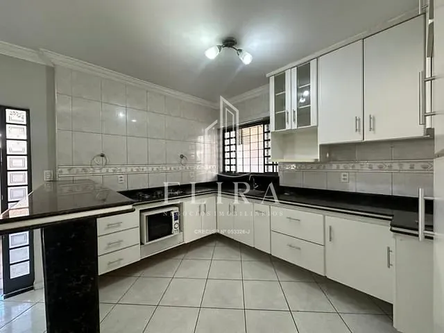 Casa com 300m² 4 quartos e 3 banheiros, à venda, no bairro Jardim Guanabara em Americana
