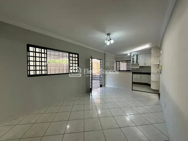 Casa com 300m² 4 quartos e 3 banheiros, à venda, no bairro Jardim Guanabara em Americana