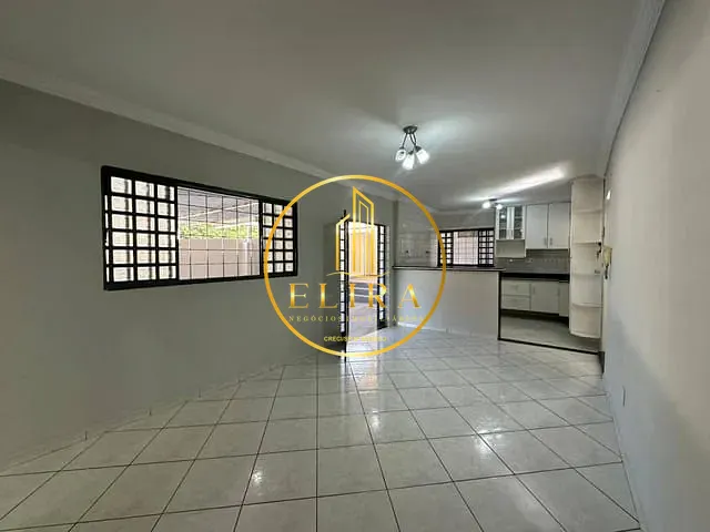 Casa com 300m² 4 quartos e 3 banheiros, à venda, no bairro Jardim Guanabara em Americana