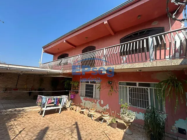 Casa com 280m² 5 quartos e 2 banheiros, à venda, no bairro Conjunto Parigot de Souza 3 em Londrina