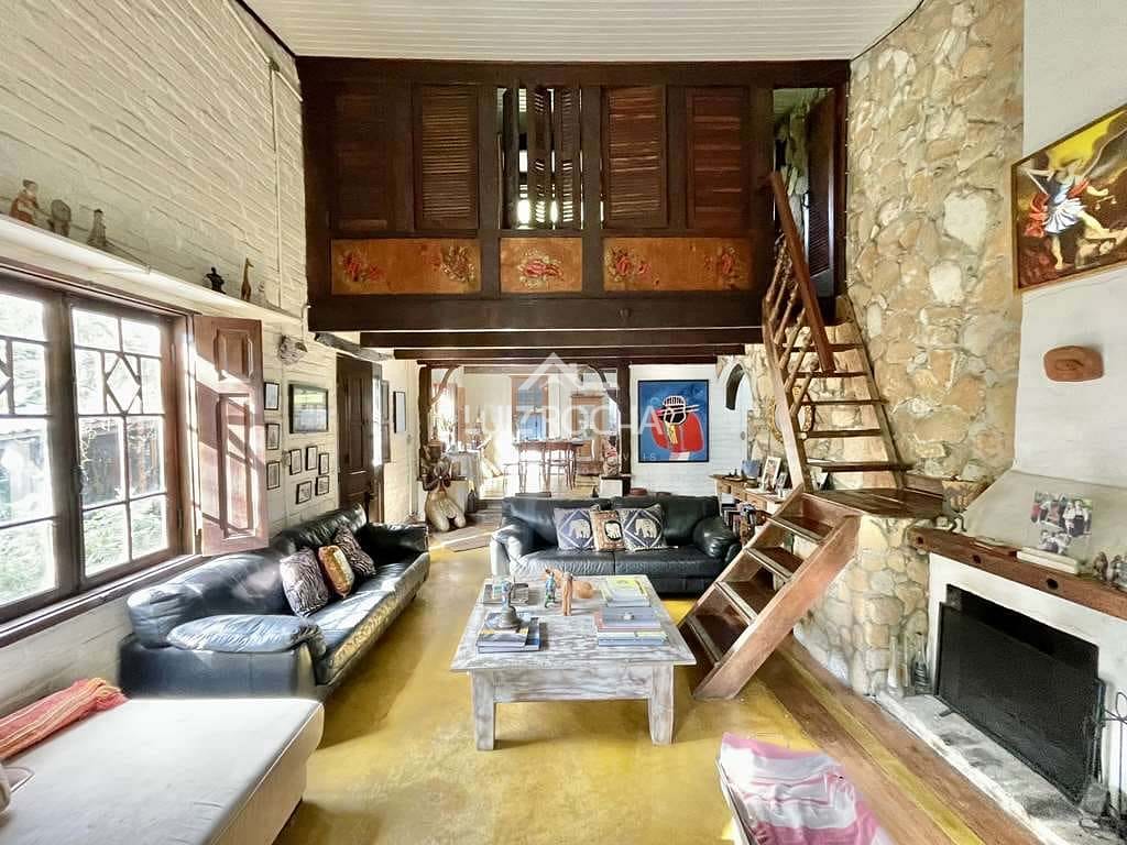 Casa à venda com 3 quartos, 440m² - Foto 1