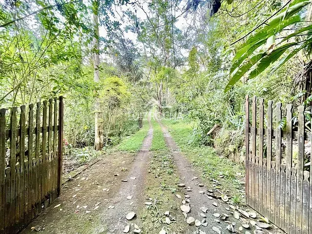 Casa com 4199m² 3 quartos e 4 banheiros, à venda, no bairro Moinho Velho em Embu das Artes