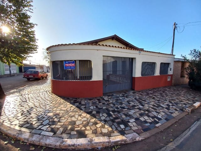 Casa com 300m² 4 quartos e 2 banheiros, à venda, no bairro Loteamento Modena em Tatuí