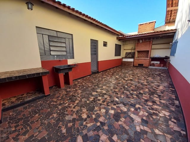 Casa com 300m² 4 quartos e 2 banheiros, à venda, no bairro Loteamento Modena em Tatuí