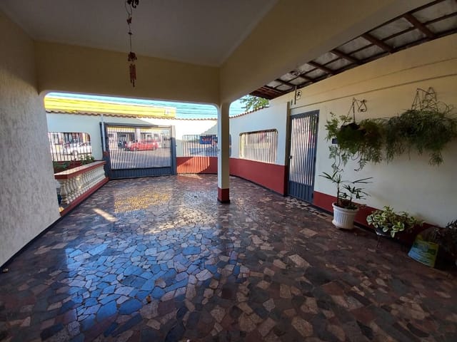 Casa com 300m² 4 quartos e 2 banheiros, à venda, no bairro Loteamento Modena em Tatuí