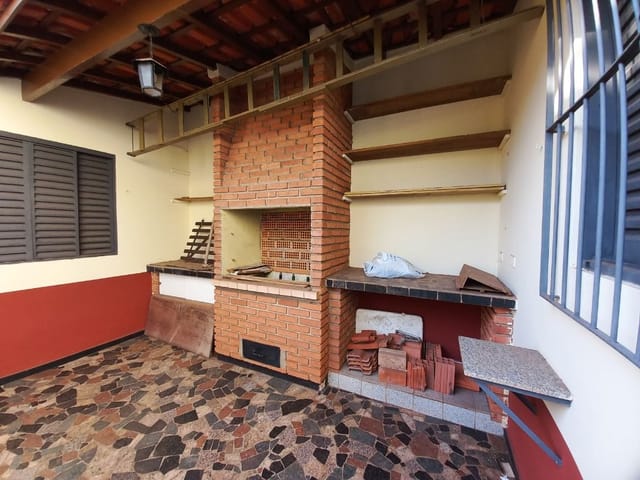 Casa com 300m² 4 quartos e 2 banheiros, à venda, no bairro Loteamento Modena em Tatuí