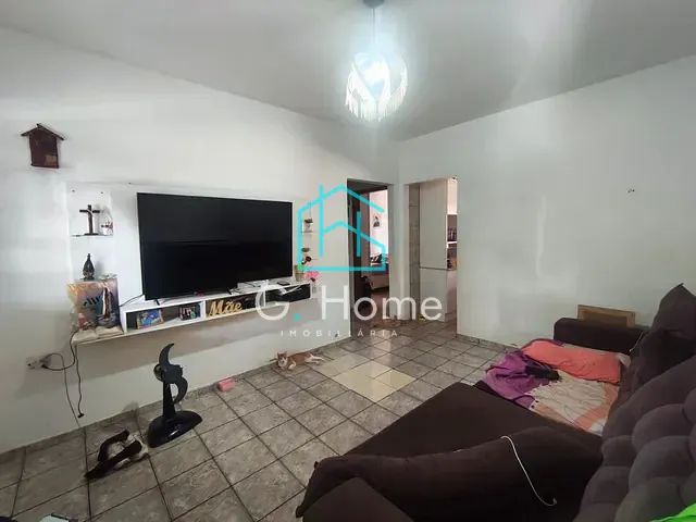 Casa com 300m² 3 quartos e 2 banheiros, à venda, no bairro Maria Lúcia em Londrina