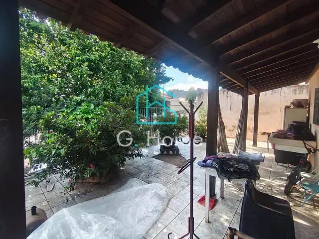 Casa com 300m² 3 quartos e 2 banheiros, à venda, no bairro Maria Lúcia em Londrina