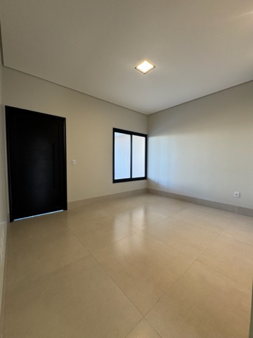 Casa com 250m² 3 quartos e 1 banheiro, à venda, no bairro Residencial Veneza em Nova Mutum