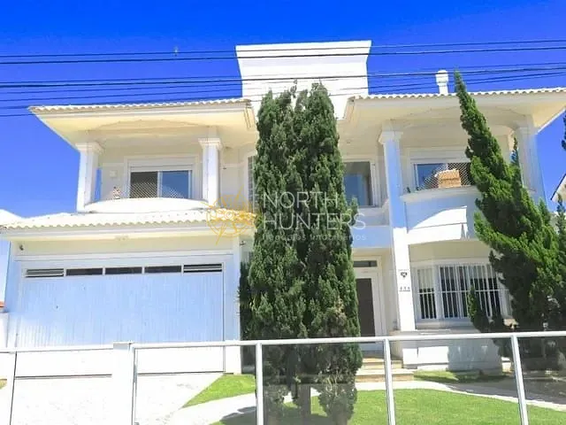 Casa com 450m² 4 quartos e 4 banheiros, para alugar, no bairro Jurerê em Florianópolis
