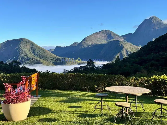 Casa com 12000m² 5 quartos e 8 banheiros, à venda, no bairro Cuiabá em Petrópolis