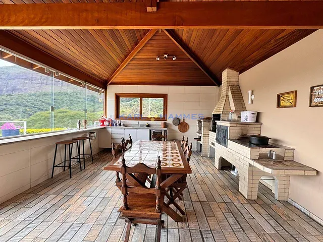 Casa com 12000m² 5 quartos e 8 banheiros, à venda, no bairro Cuiabá em Petrópolis