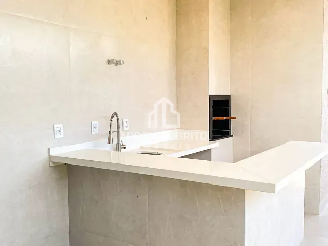 Casa 3 quartos e 4 banheiros, à venda, no bairro Loteamento Alphaville Residencial em Goiânia