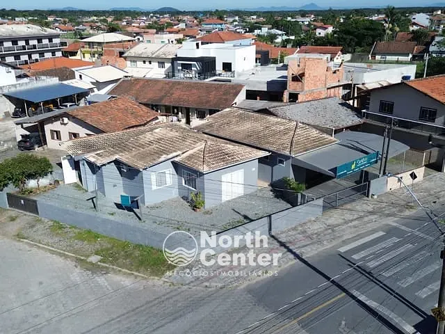 Casa 1 quarto e 1 banheiro, à venda, no bairro Centro em Balneário Barra do Sul
