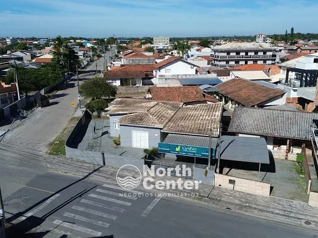 Casa 1 quarto e 1 banheiro, à venda, no bairro Centro em Balneário Barra do Sul