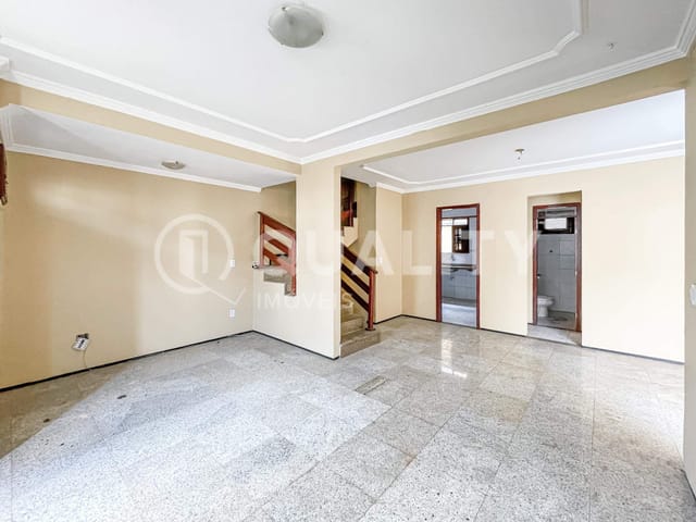 Casa 4 quartos e 4 banheiros, para alugar, no bairro Sapiranga-Coité em Fortaleza