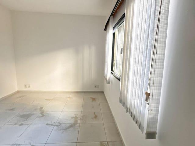 Casa com 360m² 3 quartos e 2 banheiros, à venda ou para alugar, no bairro Extensão do Bosque em Rio das Ostras