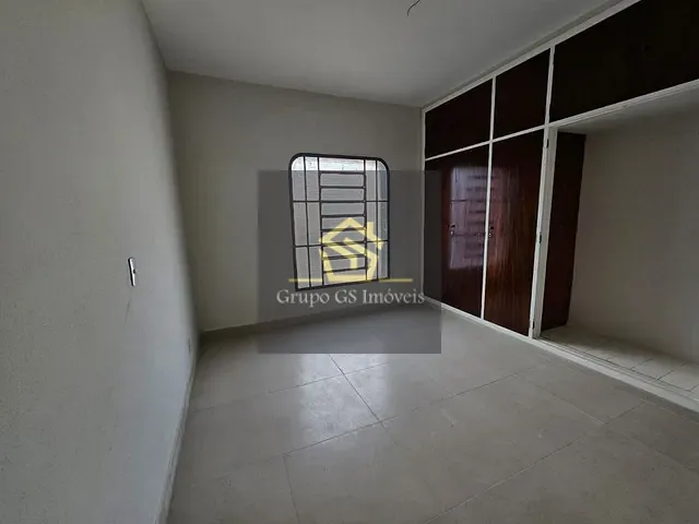Casa com 400m², para alugar, no bairro Centro em Vinhedo