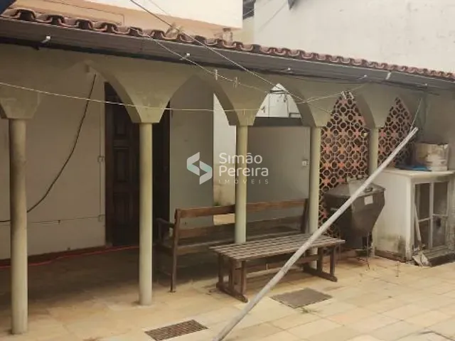Casa com 400m² 4 quartos e 2 banheiros, à venda, no bairro Centro em Três Rios